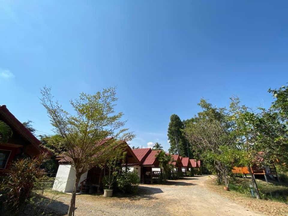 Baan Suan Sukjai Resort Chaiyaphum Exterior foto